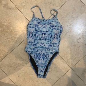 One piece fixed-back Jolyn